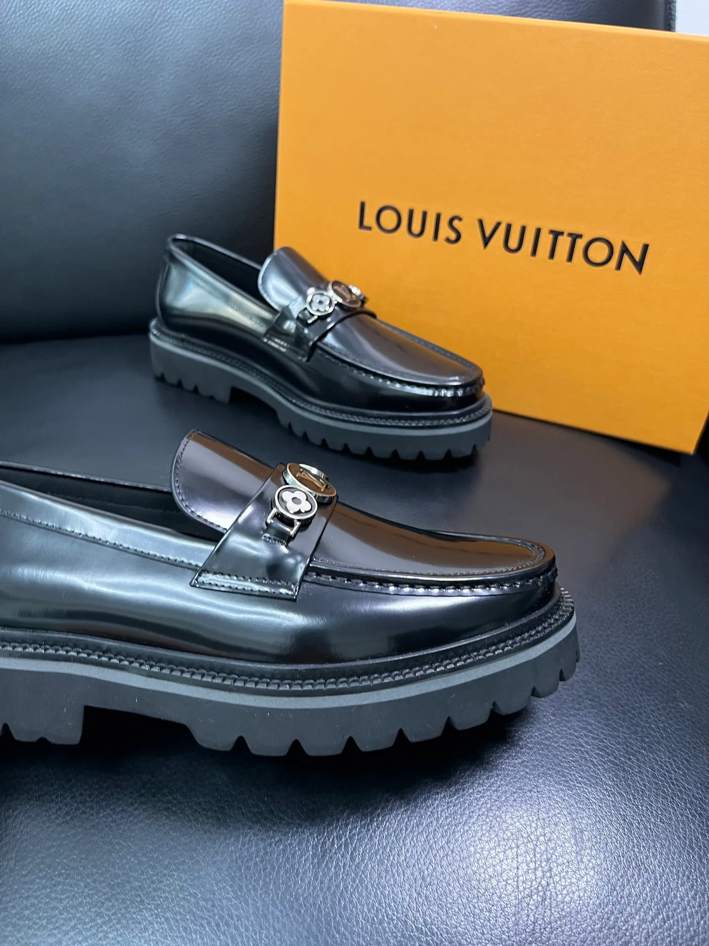 Men's shoes 💰780 Lv top purchasing Louis Vuitton leather shoes counter synchronization, uppers imported from Italy, imported water-dyed cowhide lining, soles: original soles specially provided by the original factory, original factory follow-up goods, high quality, welcome to compare, code number 38-44 (customized 45) 85842